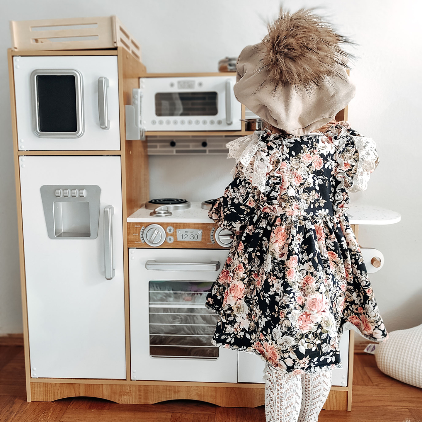 XXL fakonyha LED világítással, köténnyel és kiegészítőkkel