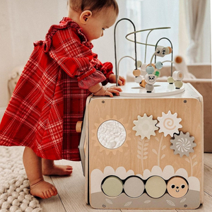 Nagy fából készült aktivitási kocka hurokkal - Montessori