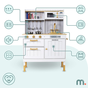 Fehér fa konyha kiegészítőkkel és köténnyel