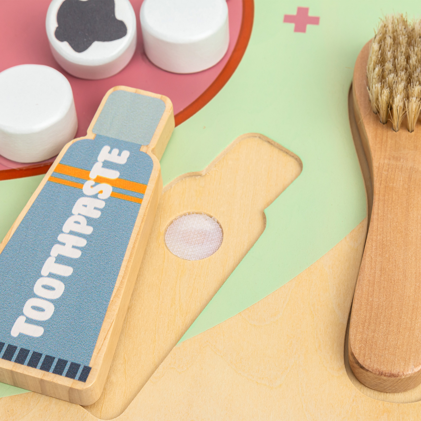 Montessori fa oktatótábla kis fogorvosnak - fogkefe, fogkrém, kivehető fogak, tükör, étel, ízek tanulása