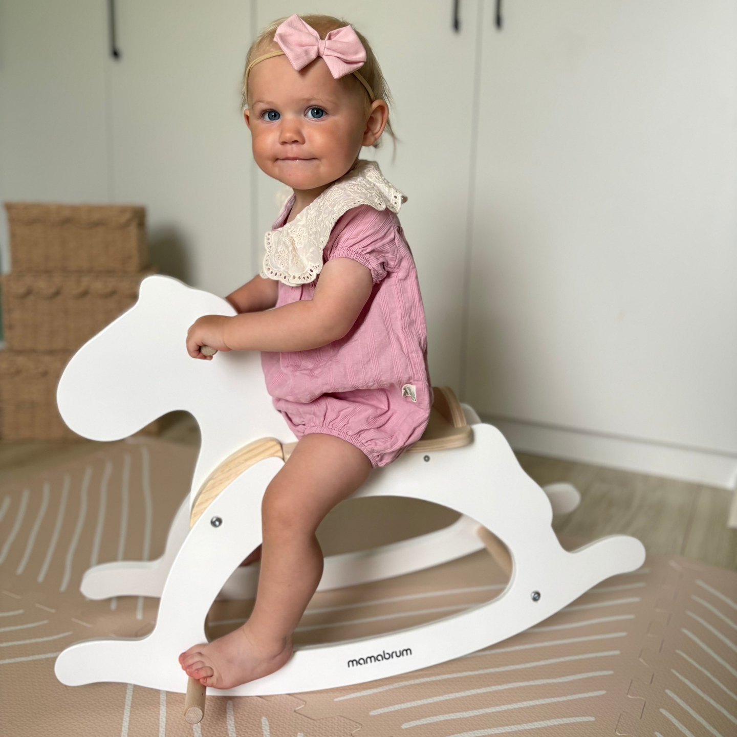 Fából készült hintaló - fehér - 12 hónapos kortól.