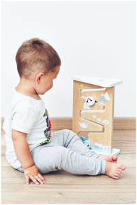 Fából készült kétoldalas érzékszervi manipulációs tábla