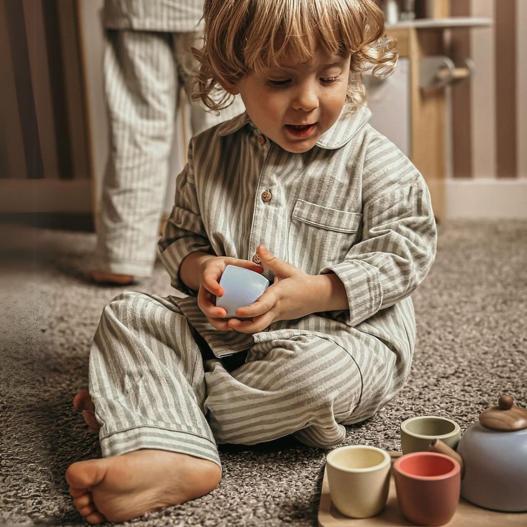 Fából készült teáskészlet tálcával - 7 db