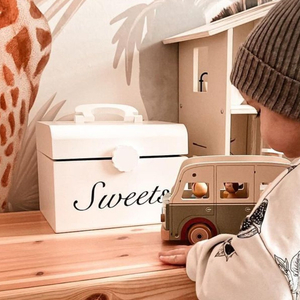 Fából készült cukorkadoboz, édességbolt