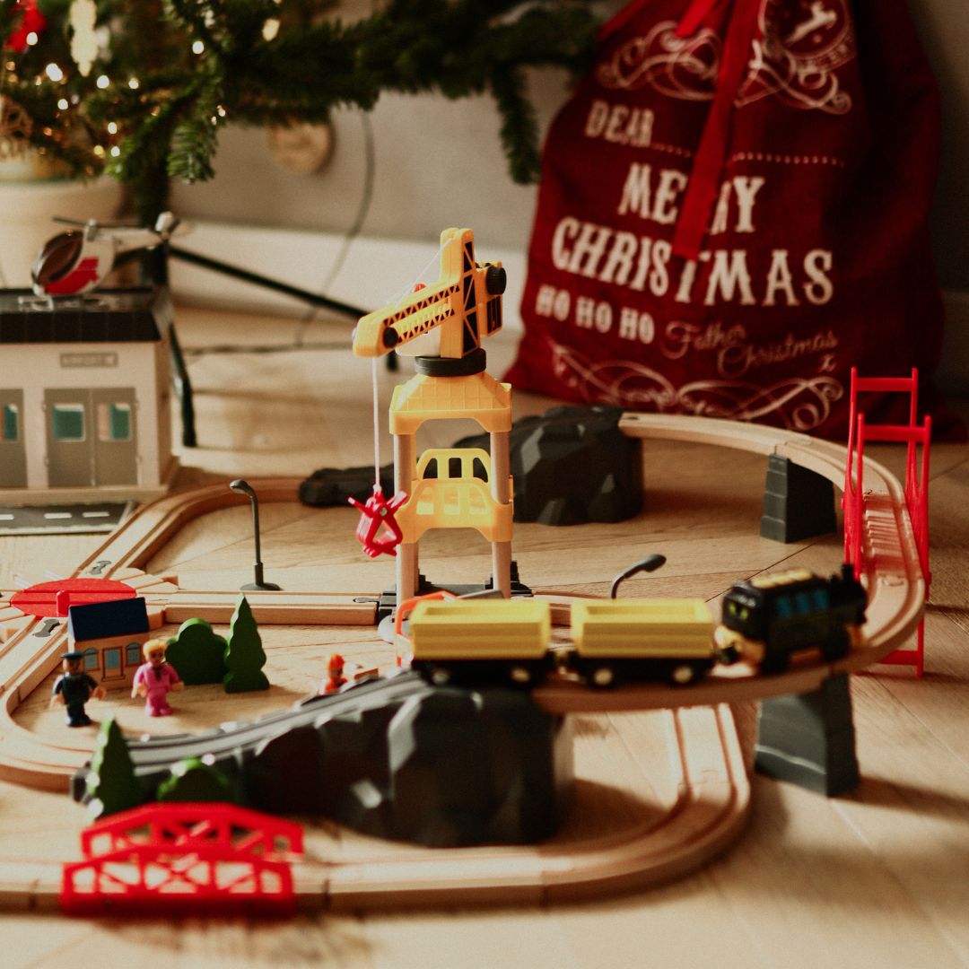 Favasút, akkumulátoros vonat - Város: sínek, autók, híd, repülőtér