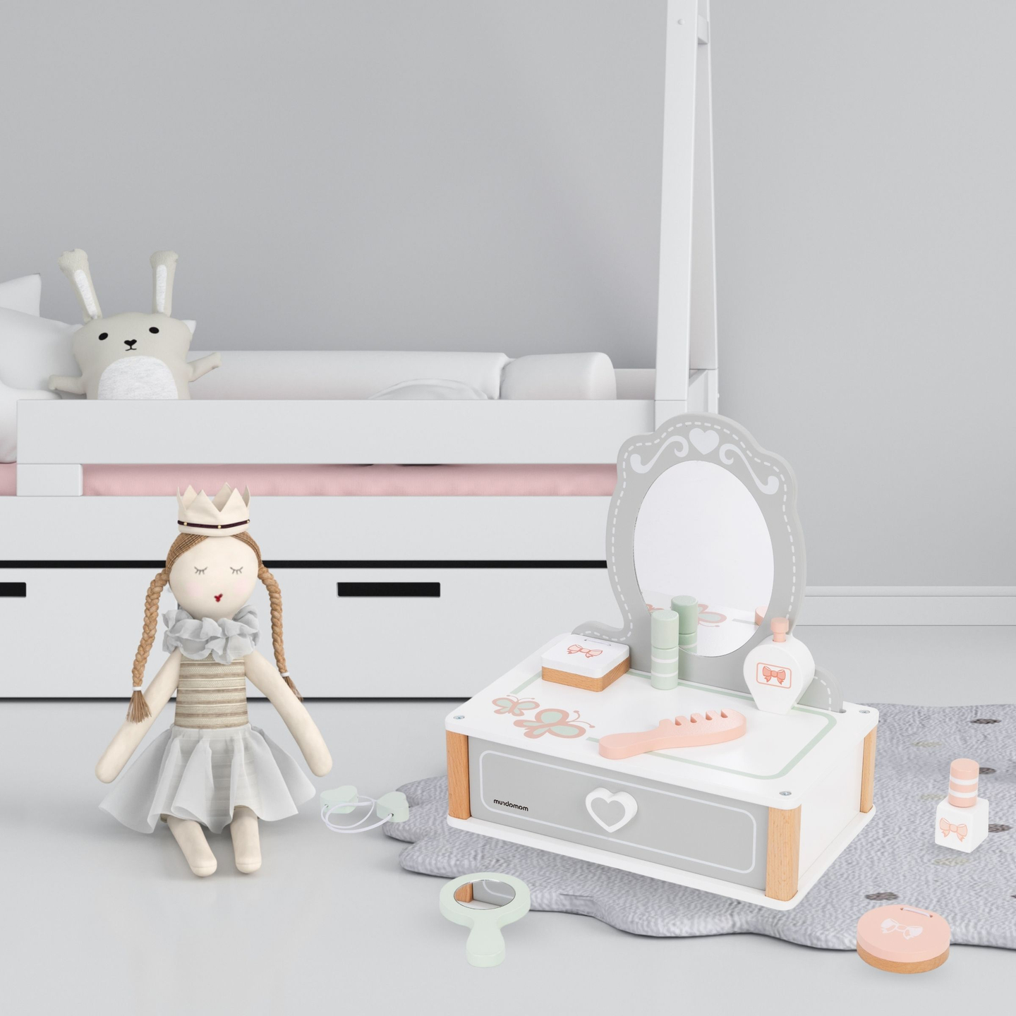 Fából készült gyermek öltözőasztal kiegészítőkkel