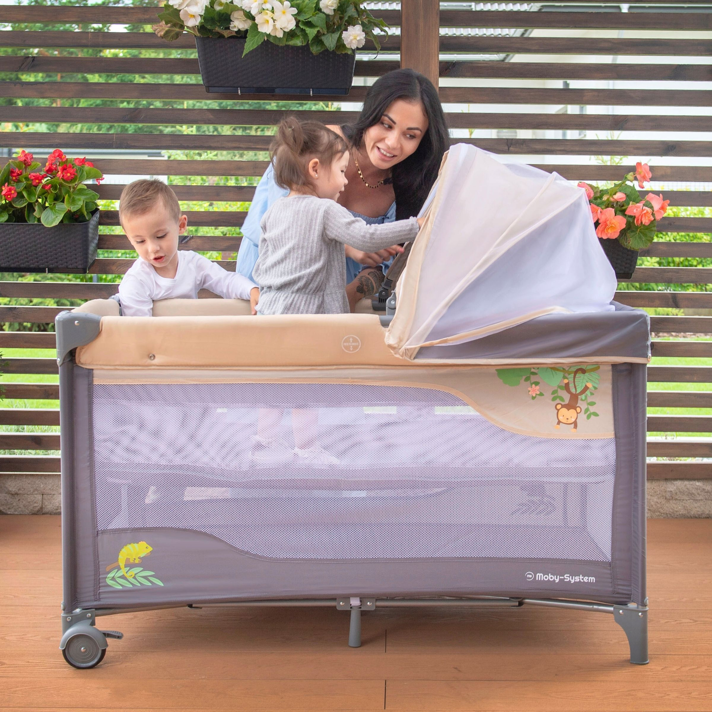 Utazóágy 0 - 36 m pelenkázóasztallal + Moby-System HUXLEY járóka