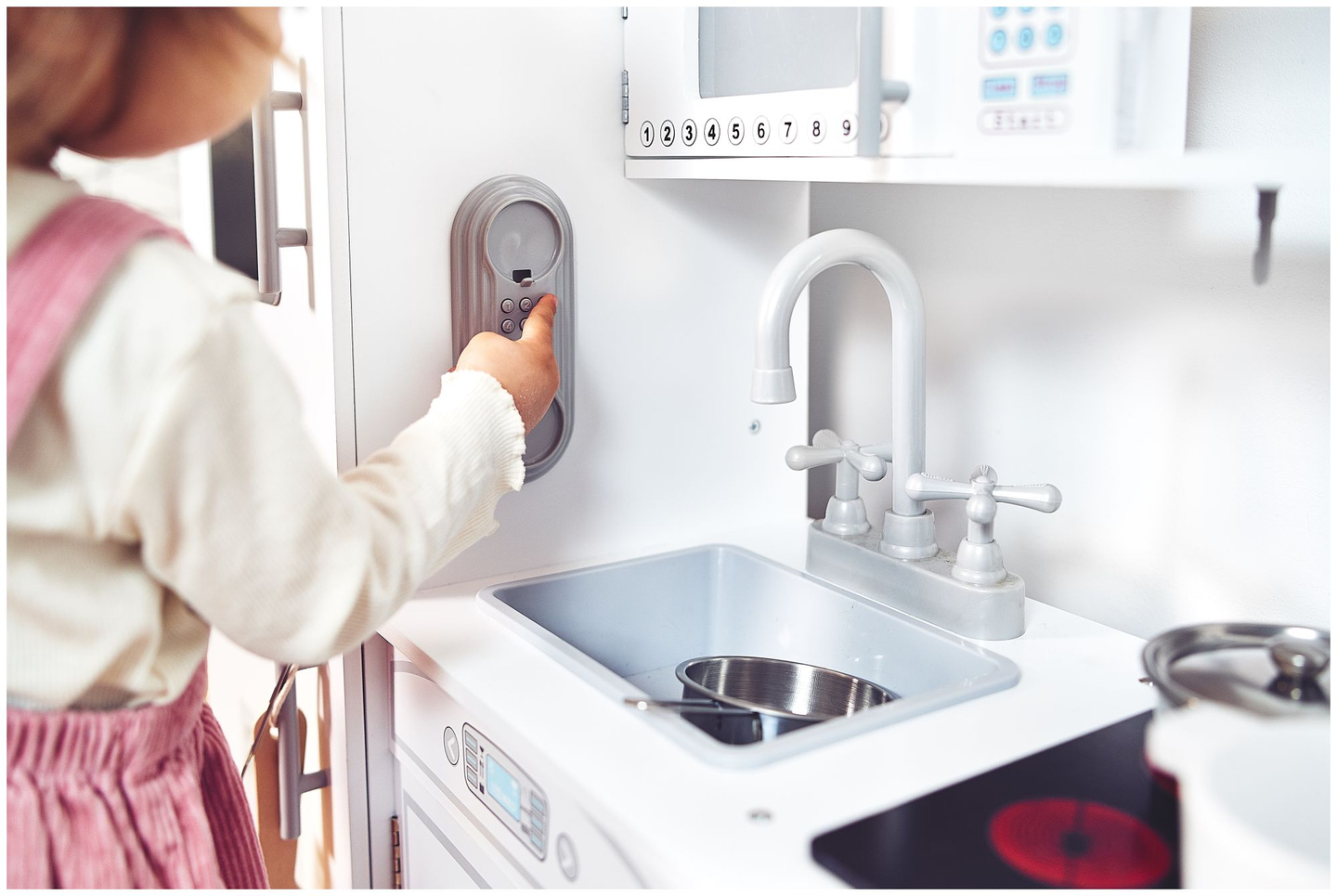 Nagy fa fehér konyhai kiegészítők és kötény