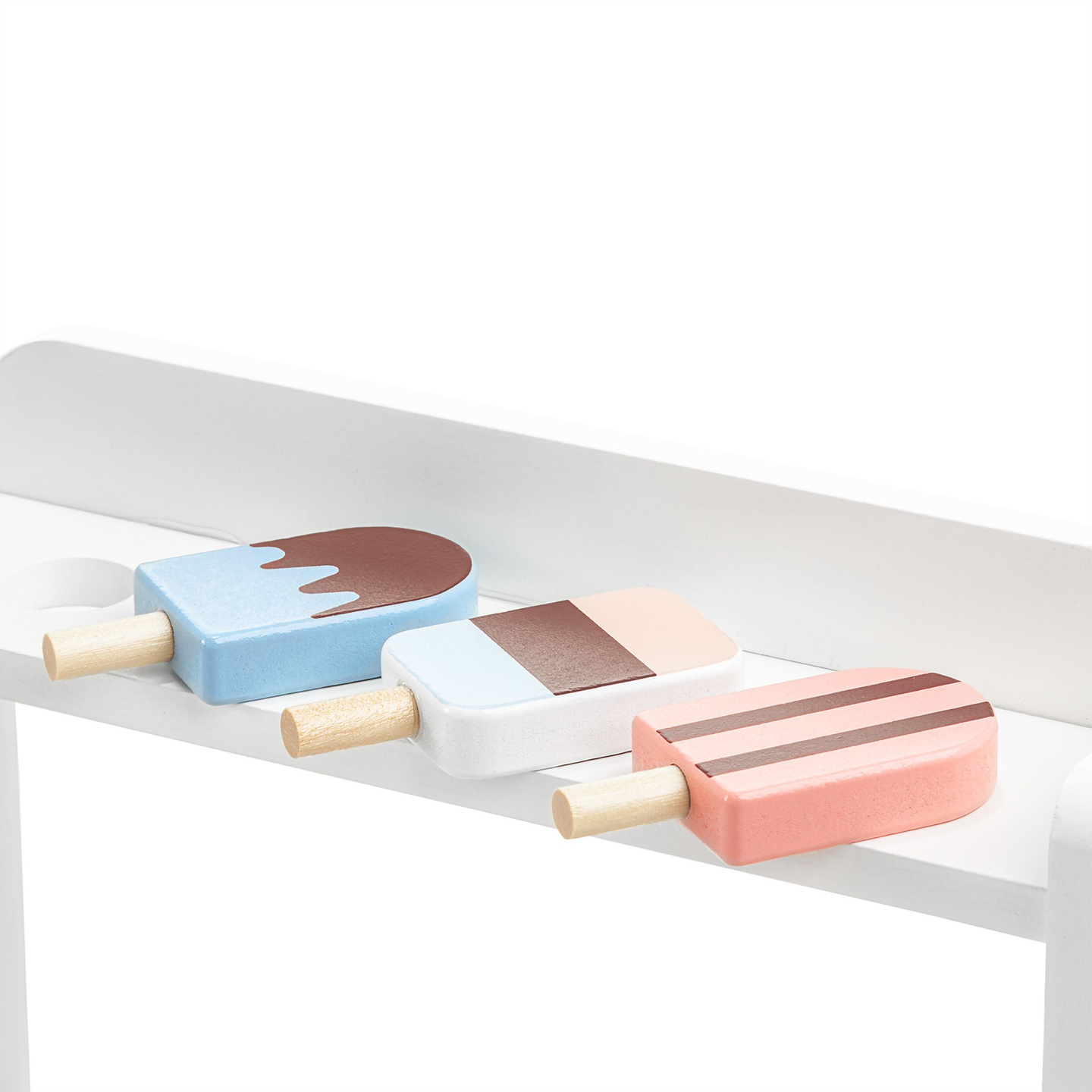 Fából készült fagylaltozó kávéfőzővel - kávézó tartozékokkal