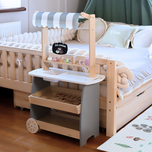 Fából készült fagylaltozó kerekeken - fagylaltos kocsi