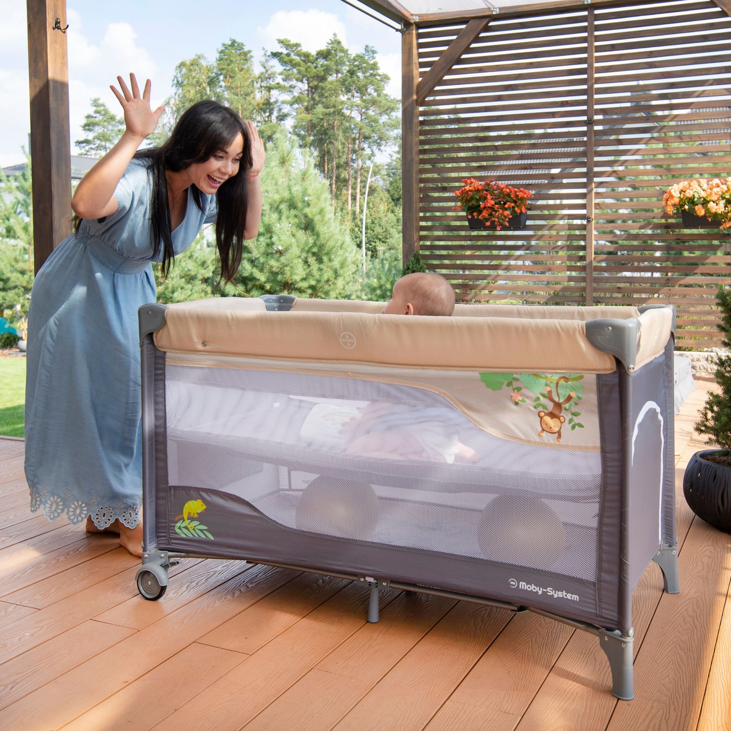 Utazóágy 0 - 36 m pelenkázóasztallal + Moby-System HUXLEY járóka