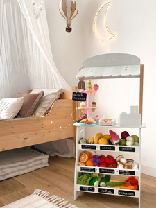 Zöldségbolt - fából készült bódé ládákkal, pénztárgéppel és terminállal