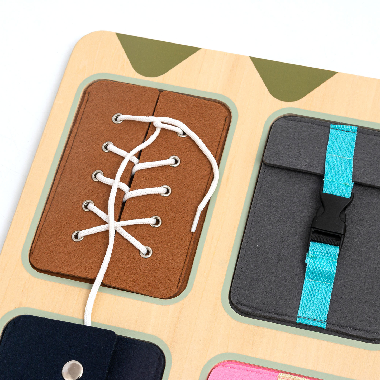 Montessori fa manipulatív tábla – Szenzoros önállóság tanulás - fűzők, csatok, gombok, patentkapcsok, cipzár