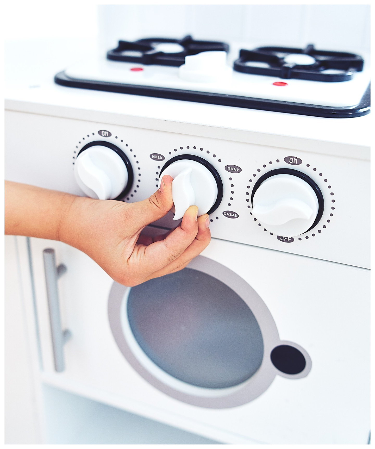 XXXL sarok fából készült konyha hűtőszekrénnyel, sütővel, mosógéppel, köténnyel és kiegészítőkkel