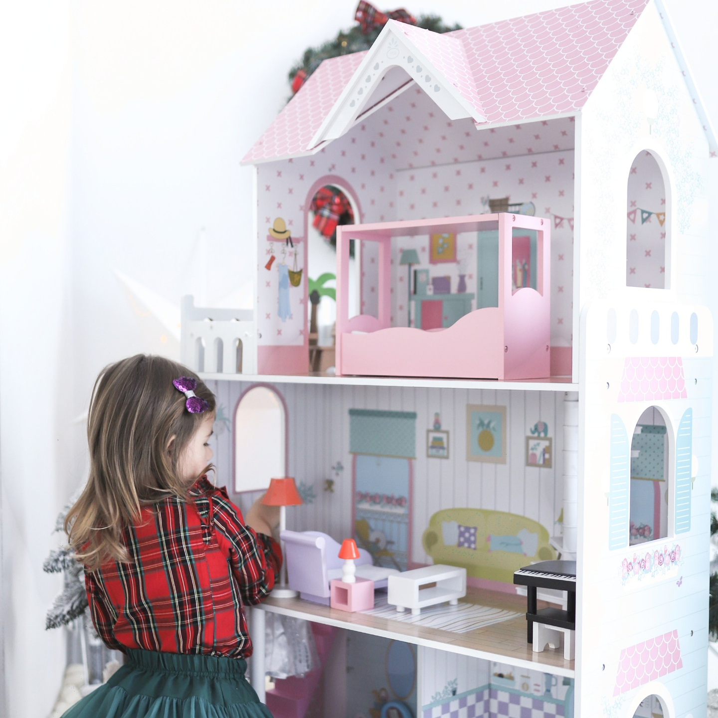 XXL Legnagyobb fából készült babaház - 123 cm - LED világítással - terasz, kiegészítők, kert