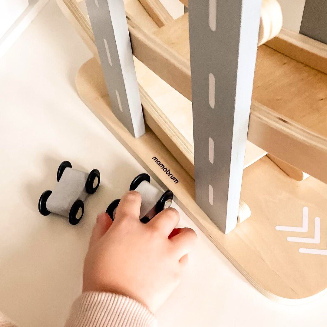 Fapálya - csúszda autóknak - 6 emelet