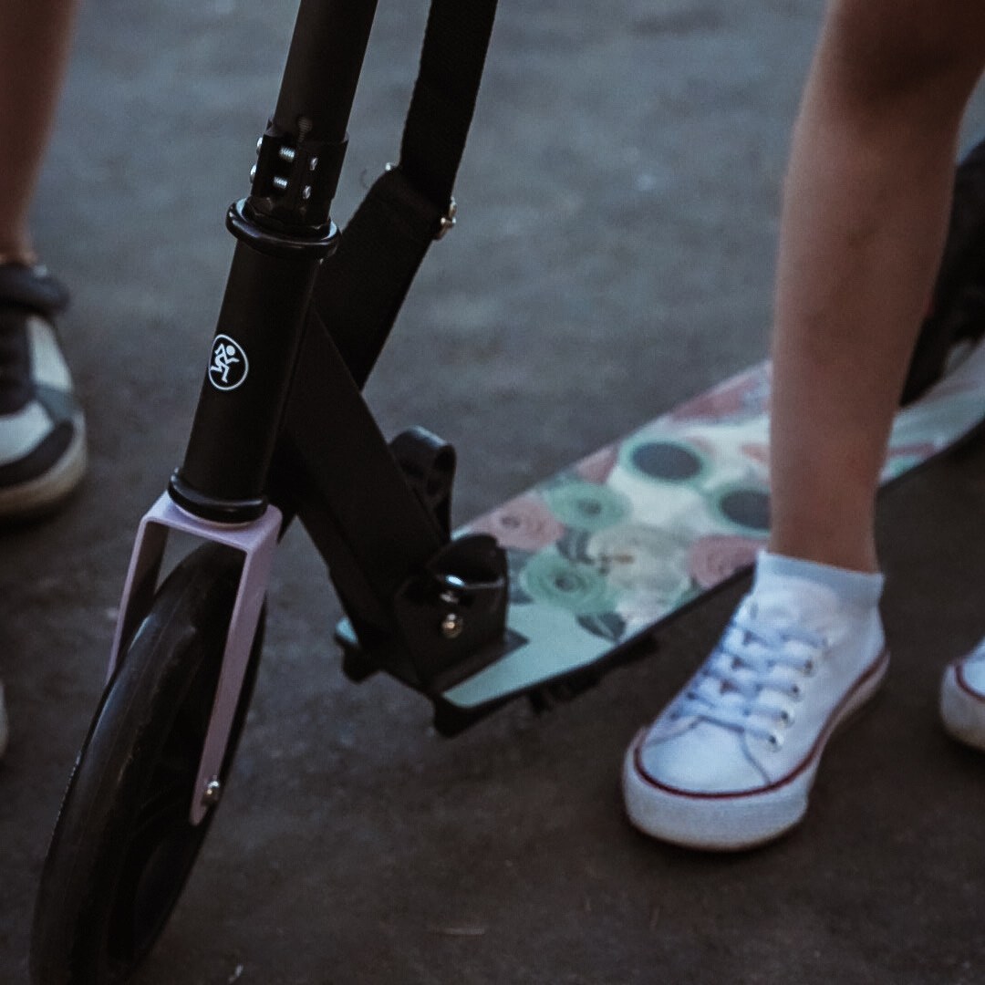 Kétkerekű városi robogó VIBE Pink HyperMotion - 100 kg