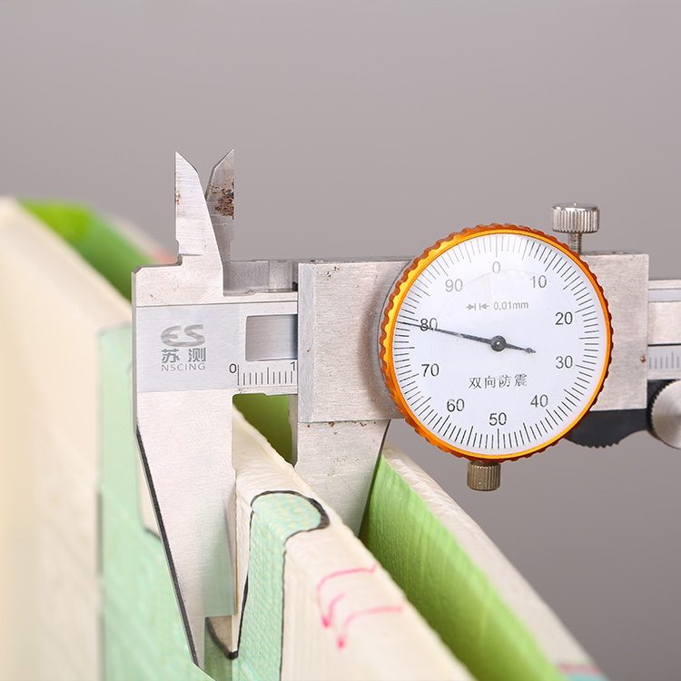 Kétoldalas habszőnyeg XXL - összecsukható 1 CM (hegyek és utak)