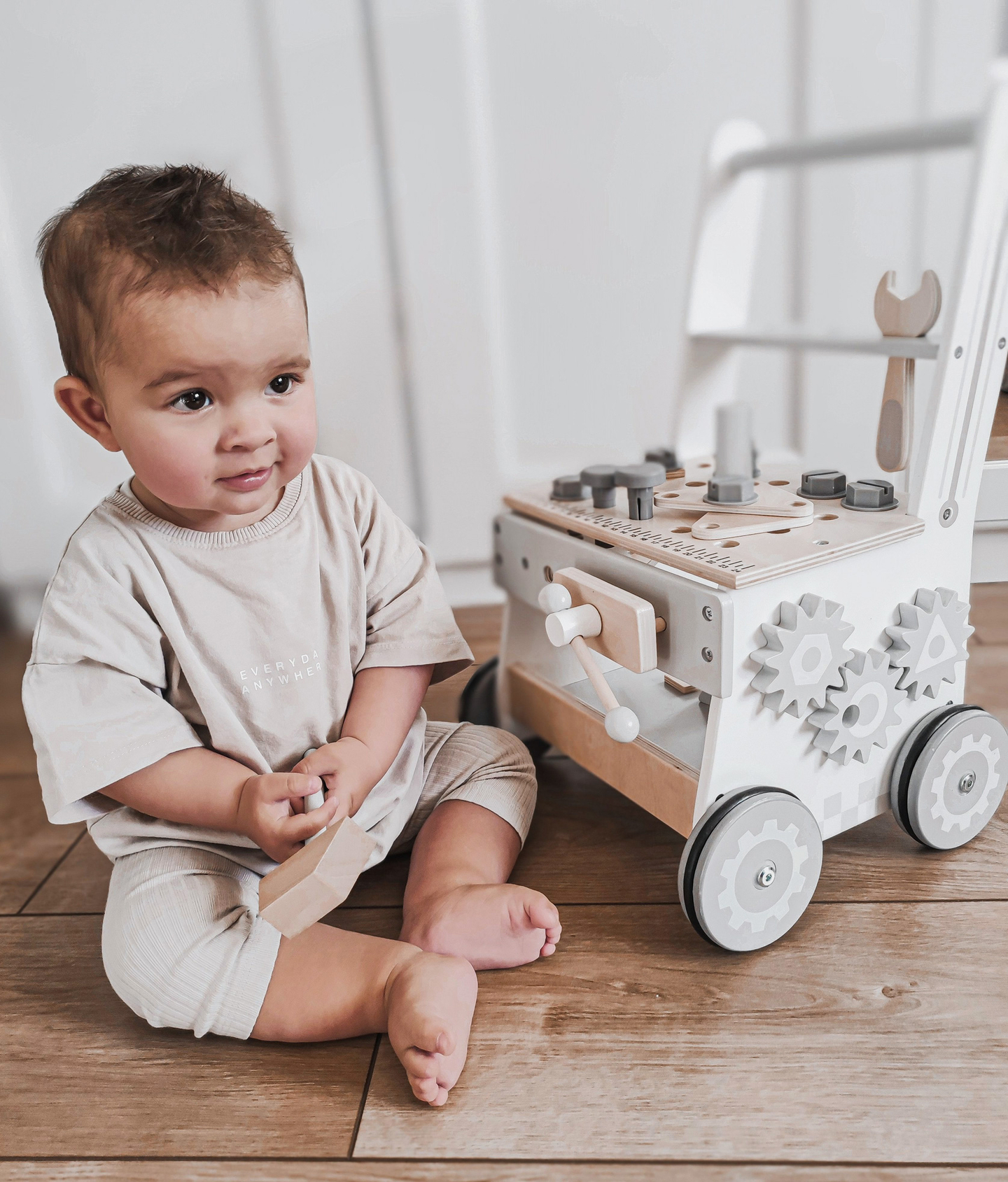 3 az 1-ben fa járókeret, tolókocsi + műhely - 47 elem