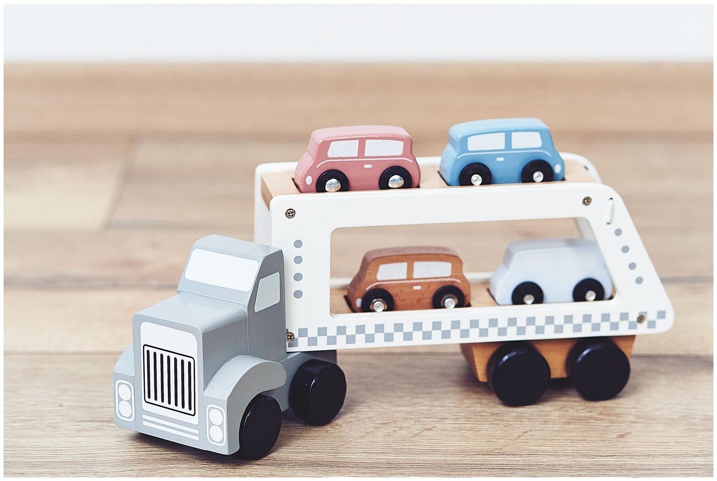 Fából készült teherautó-utánfutó 4 autóval