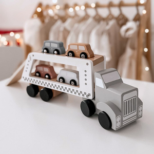 Fából készült teherautó-utánfutó 4 autóval