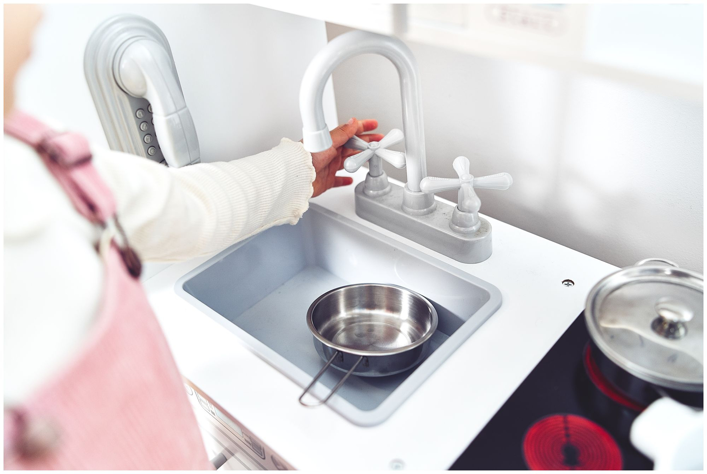 Nagy fa fehér konyhai kiegészítők és kötény