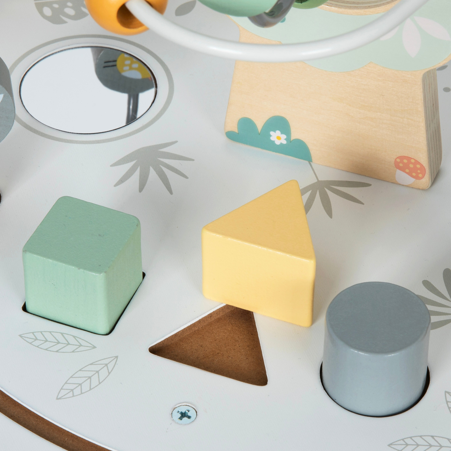 Fából készült kerek oktatóasztal mágnesvonattal és gyöngyvetővel