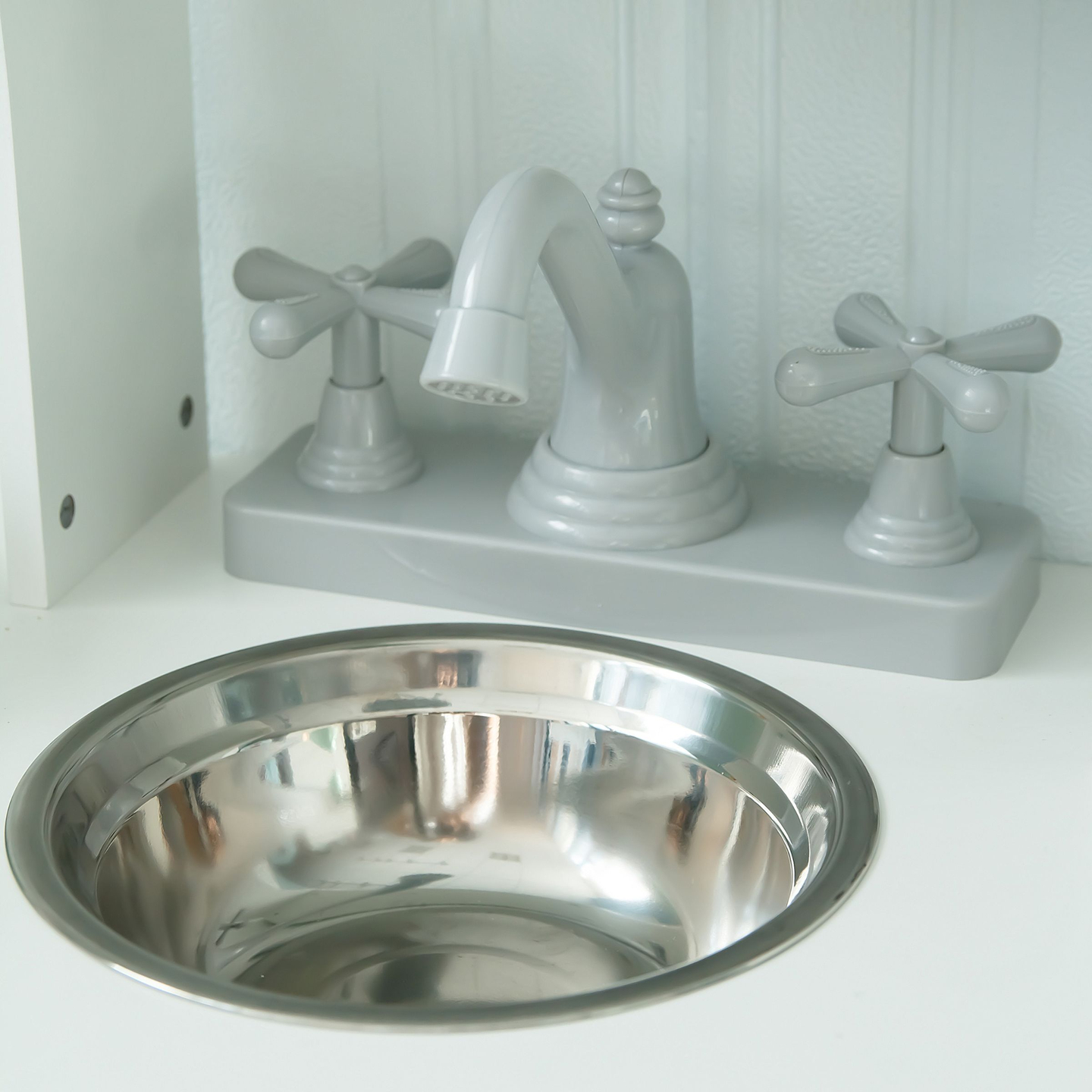 Fából készült gyermekkonyha mikrohullámú sütővel