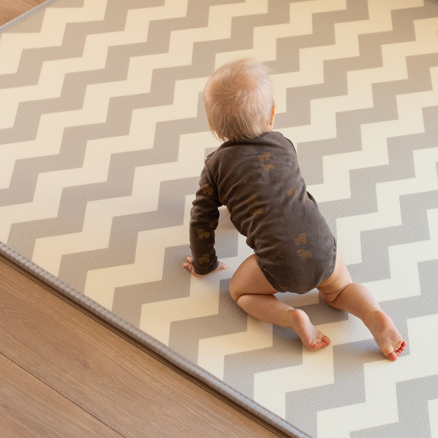 Kétoldalas habszőnyeg XXL - tekercs 2 CM (erdő és cikkcakk)