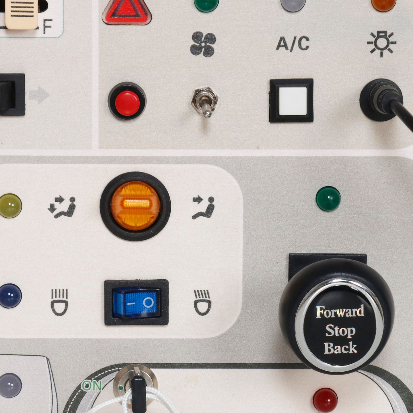 Montessori fa játéktábla kisgyermekeknek - autó műszerfal