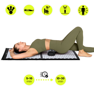 Nagy akupresszúrás szőnyeg párnával és huzattal - 130 cm HyperMotion fekete-fehér