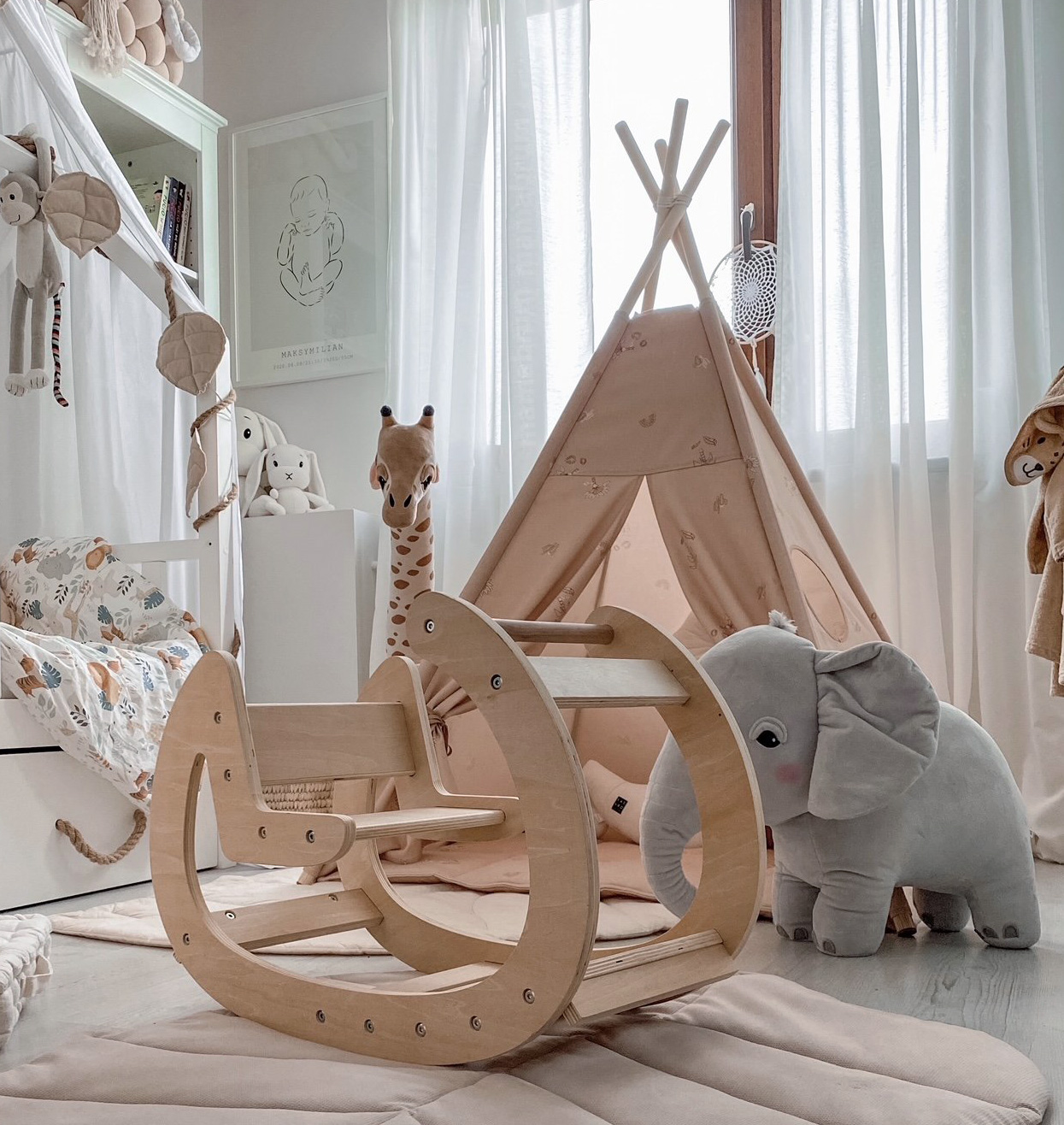 Montessori fából készült játszótéri hintaló - természetes fa - 12 hónapos kortól.