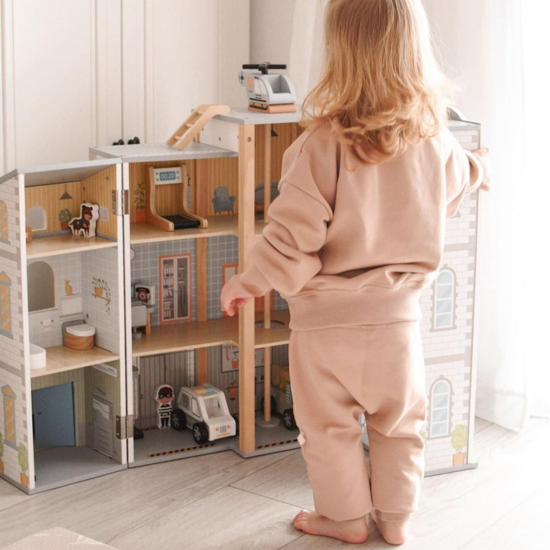 Nagy összecsukható tűzoltóállomás rendőrőrssel - fából készült készlet. Tűzoltóállomás és rendőrőrs tartozékokkal.