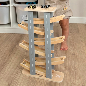 Fapálya - csúszda autóknak - 6 emelet