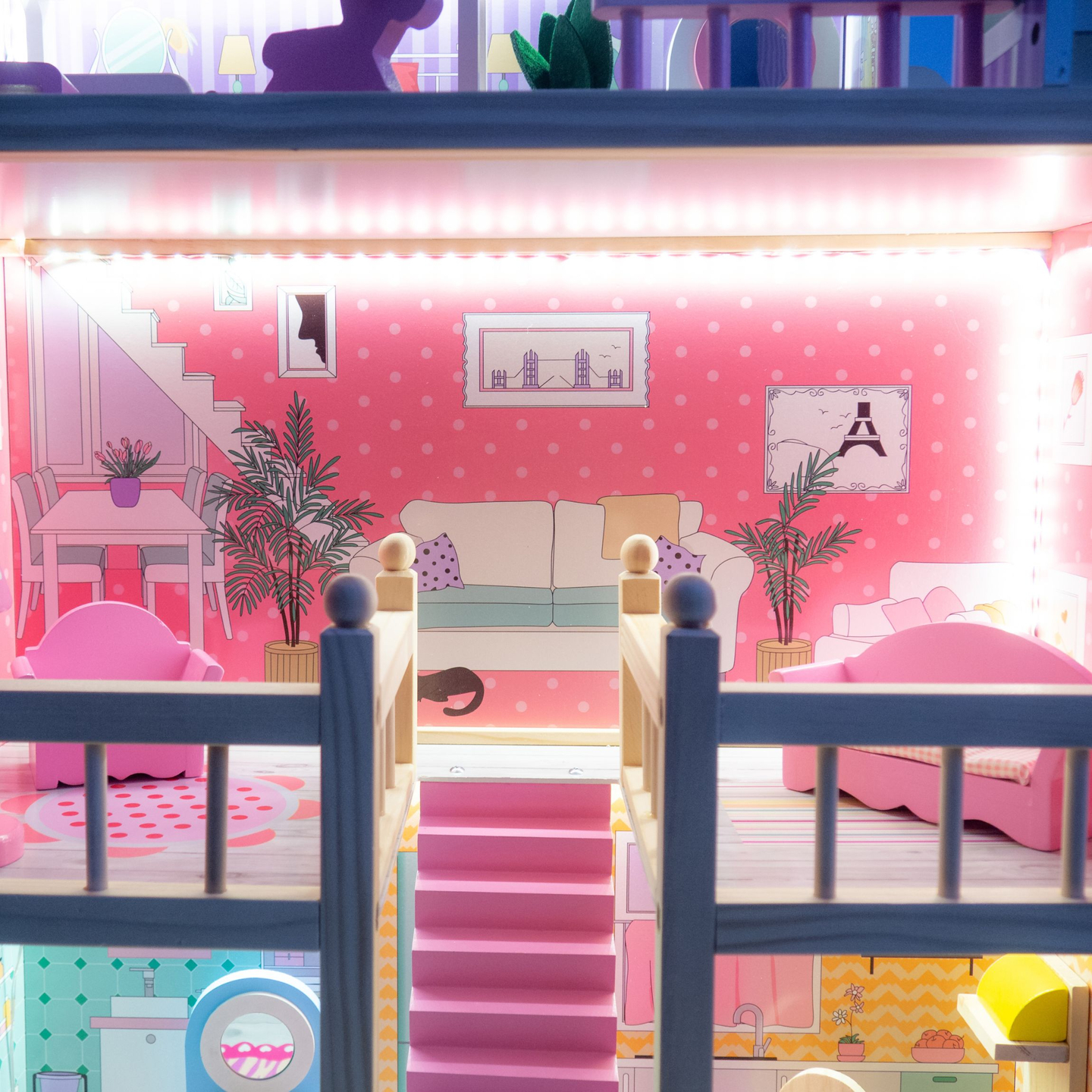 Nagyméretű, 3 szintes, fából készült babaház terasszal, bútorszettel és LED világítással!