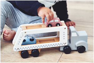 Fából készült teherautó-utánfutó 4 autóval