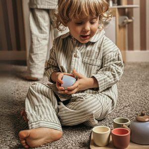 Fából készült teáskészlet tálcával - 7 db