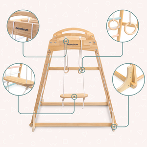 Fedett, fából készült játszótér hintával, tornagyűrűkkel és mászóhálóval