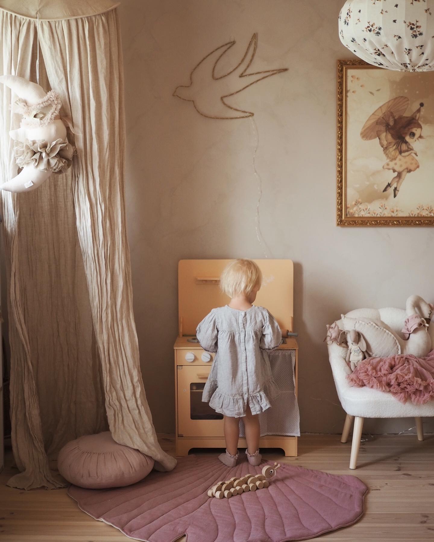 Fakonyha köténnyel, kiegészítőkkel és LED világítással