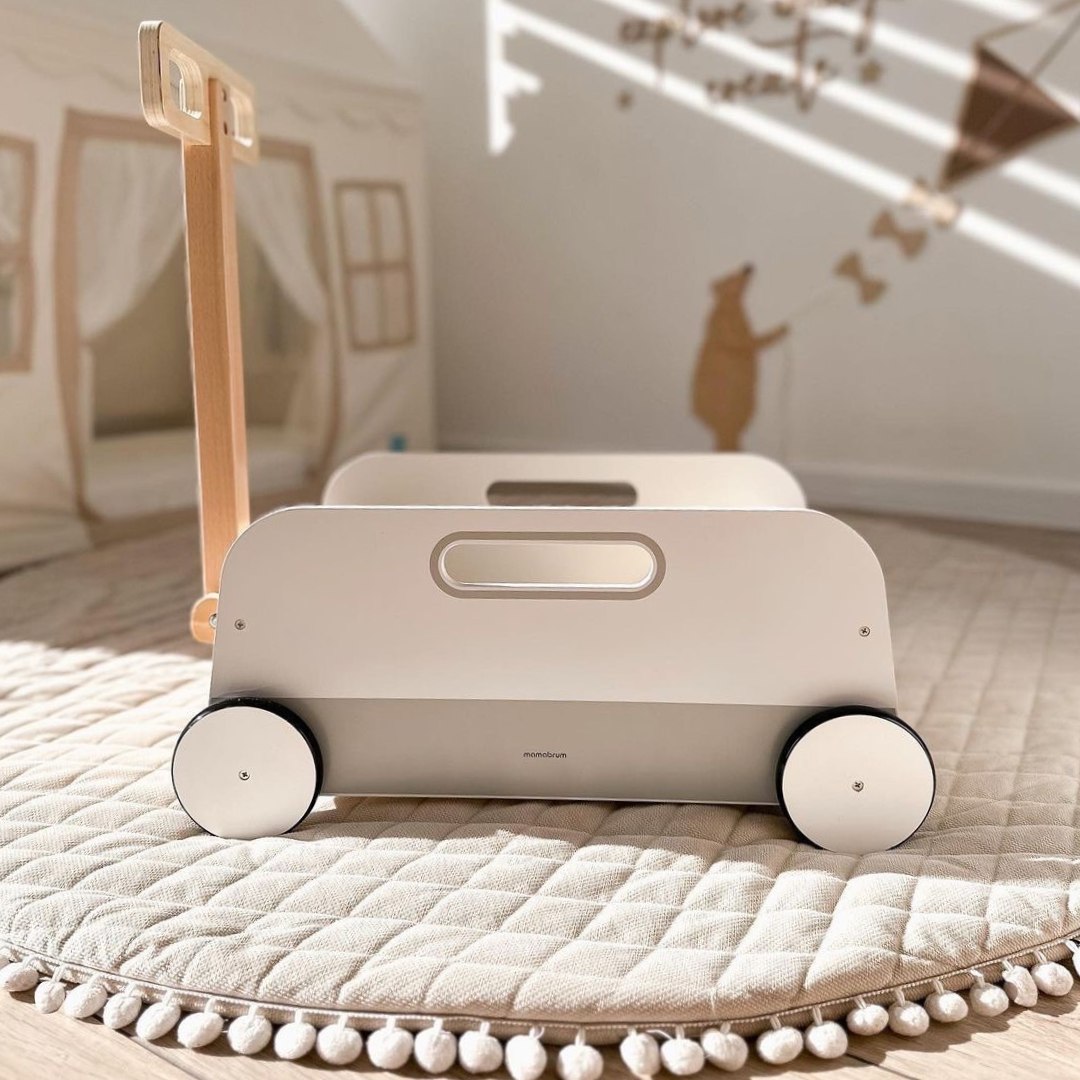 Fából készült játékkocsi - húzható utánfutó