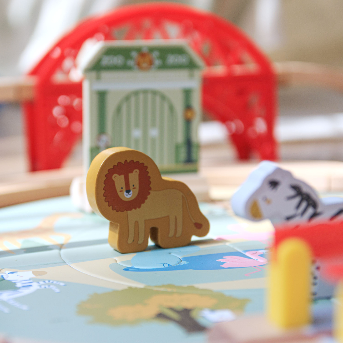 Fa állatkerti vonat – kirakós, vonat, sínek, állatok, híd, akadály