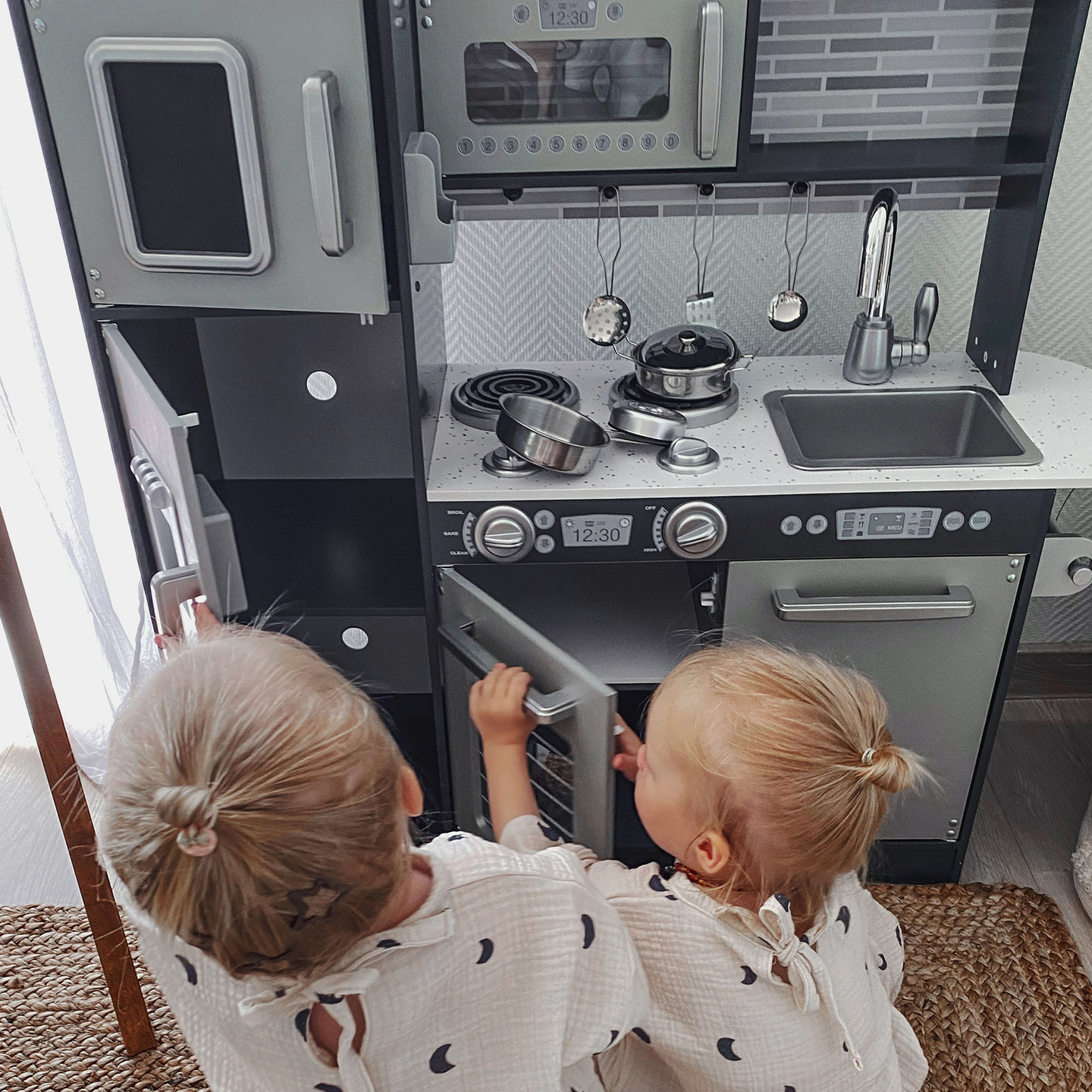 XXL fakonyha LED világítással, köténnyel és kiegészítőkkel