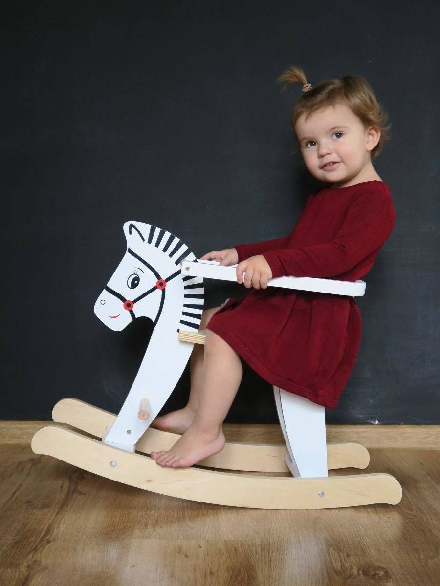 Fa hintaló védőkorláttal K11