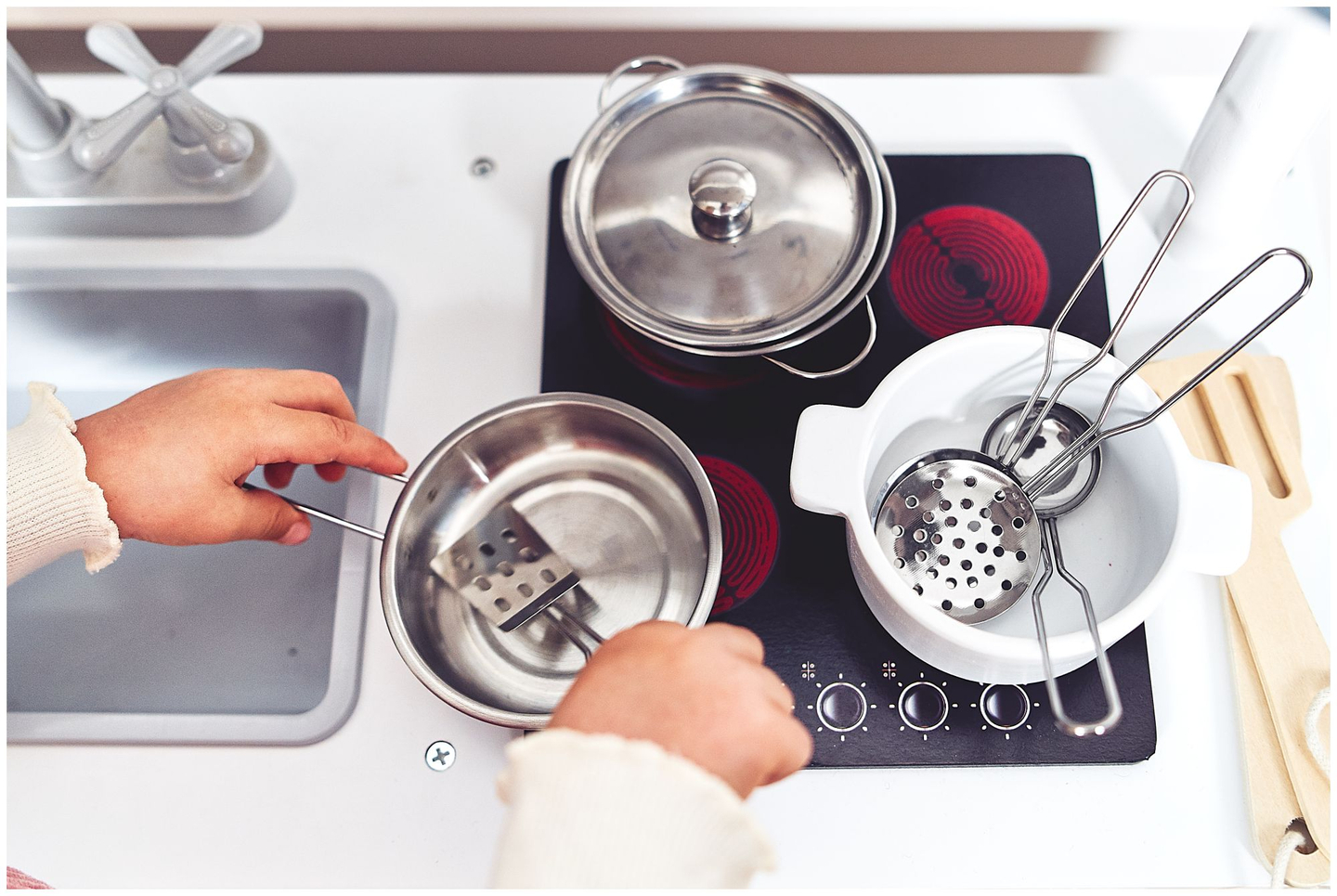 Nagy fa fehér konyhai kiegészítők és kötény