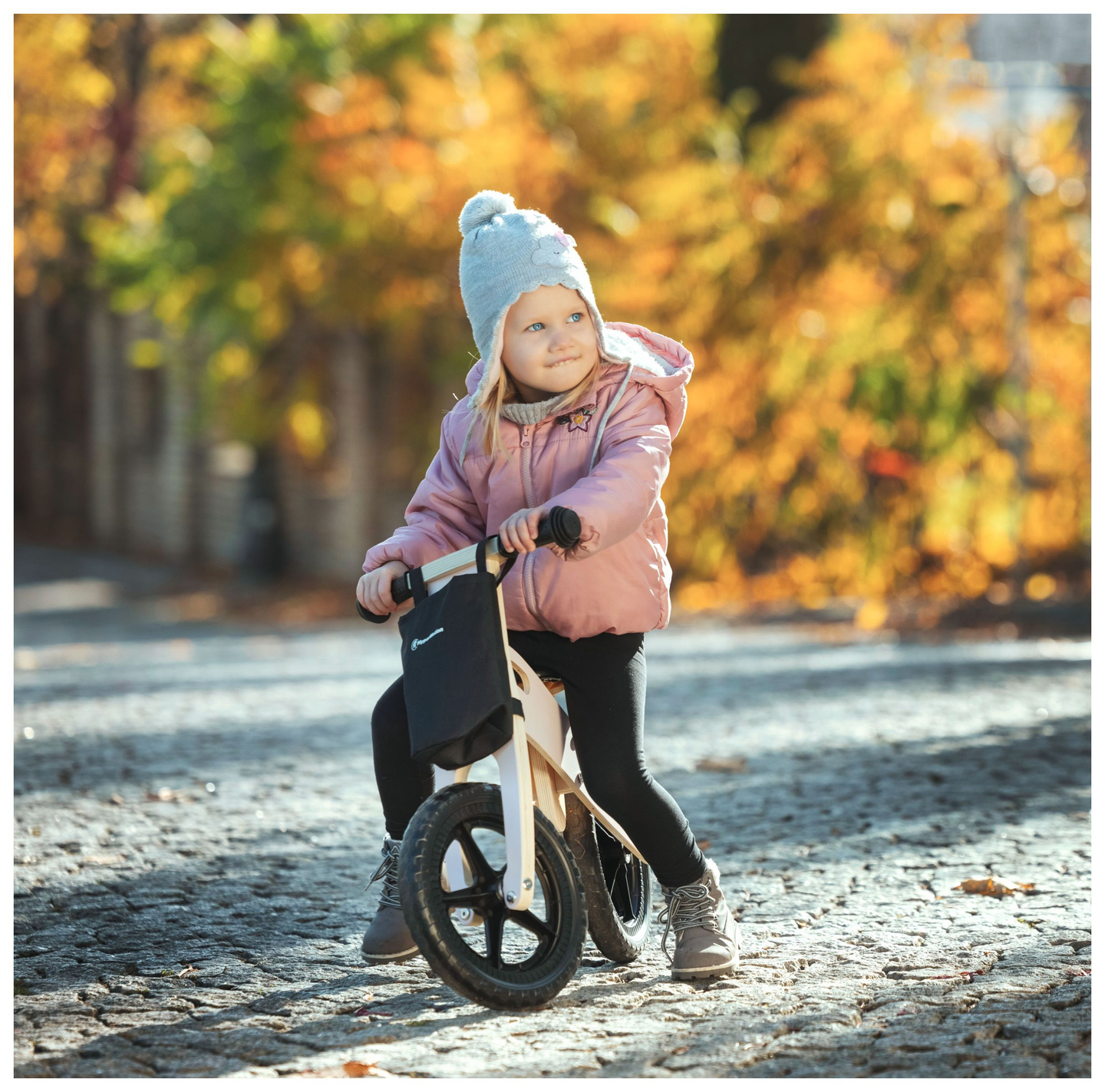 HyperMotion LEXI fa kocogóbicikli - habszivacs kerekek, szuper könnyű - rózsaszín