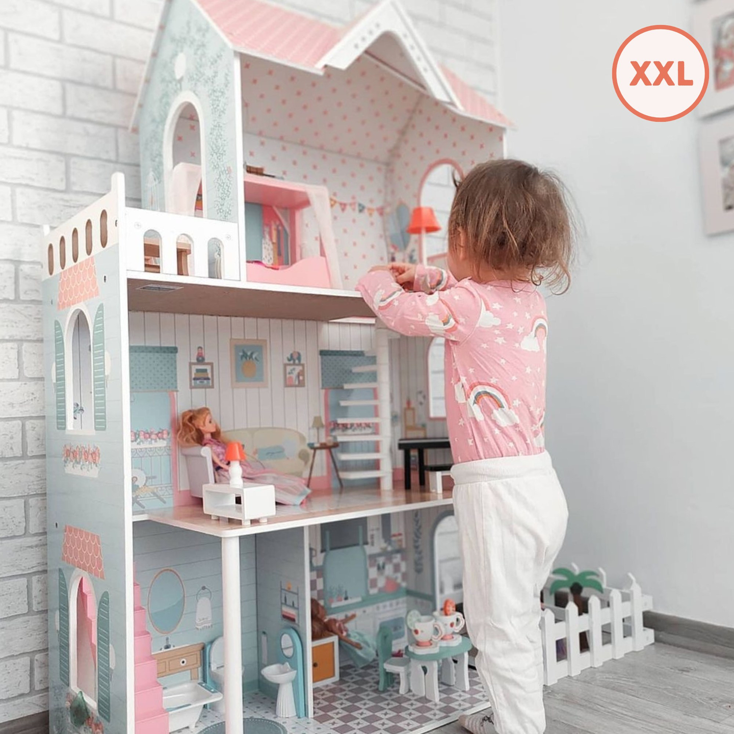 XXL Legnagyobb fából készült babaház - 123 cm - LED világítással - terasz, kiegészítők, kert