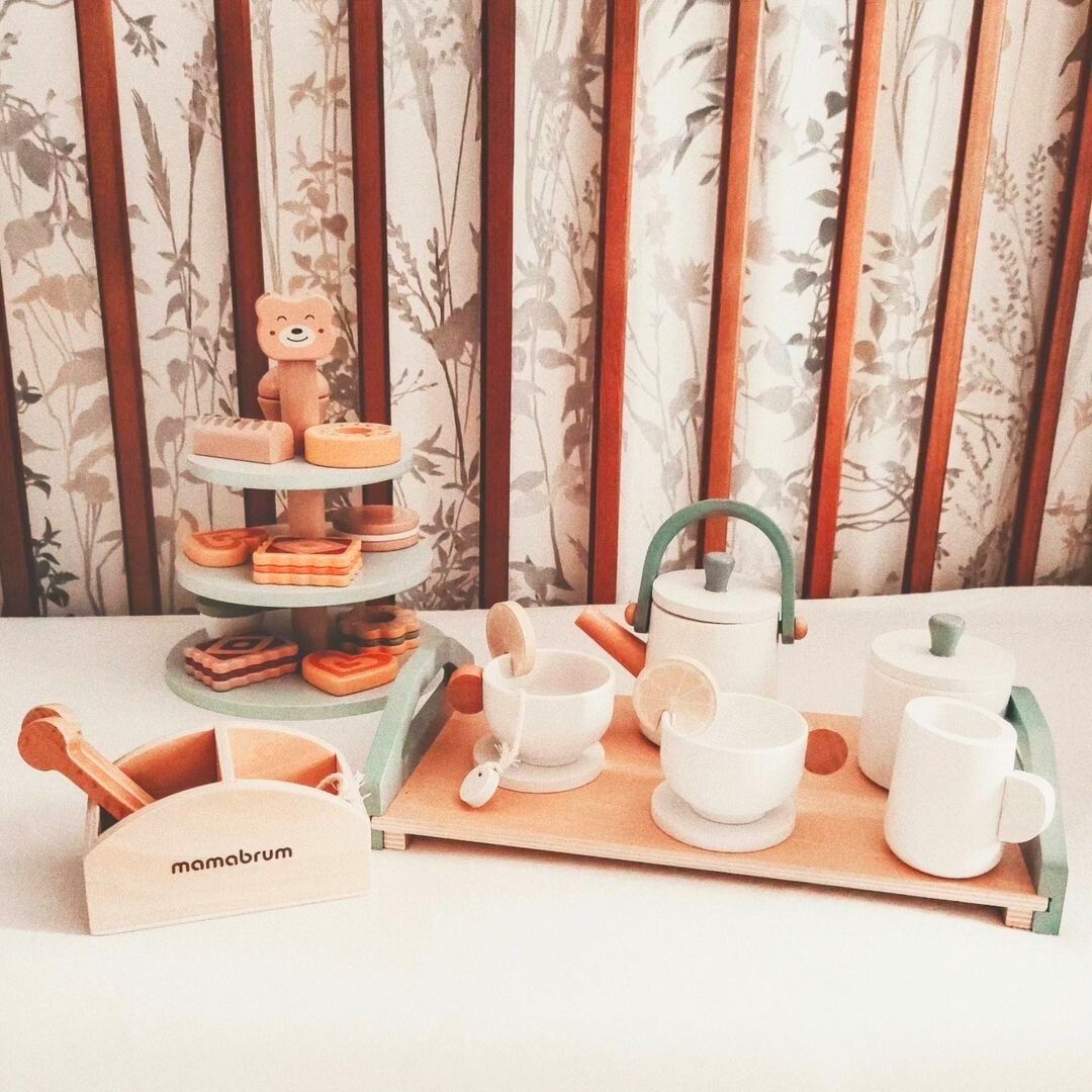 Nagy fa teáskészlet tálcával - 17 db