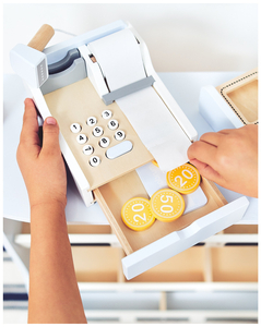 Zöldségbolt - fából készült bódé ládákkal, pénztárgéppel és terminállal