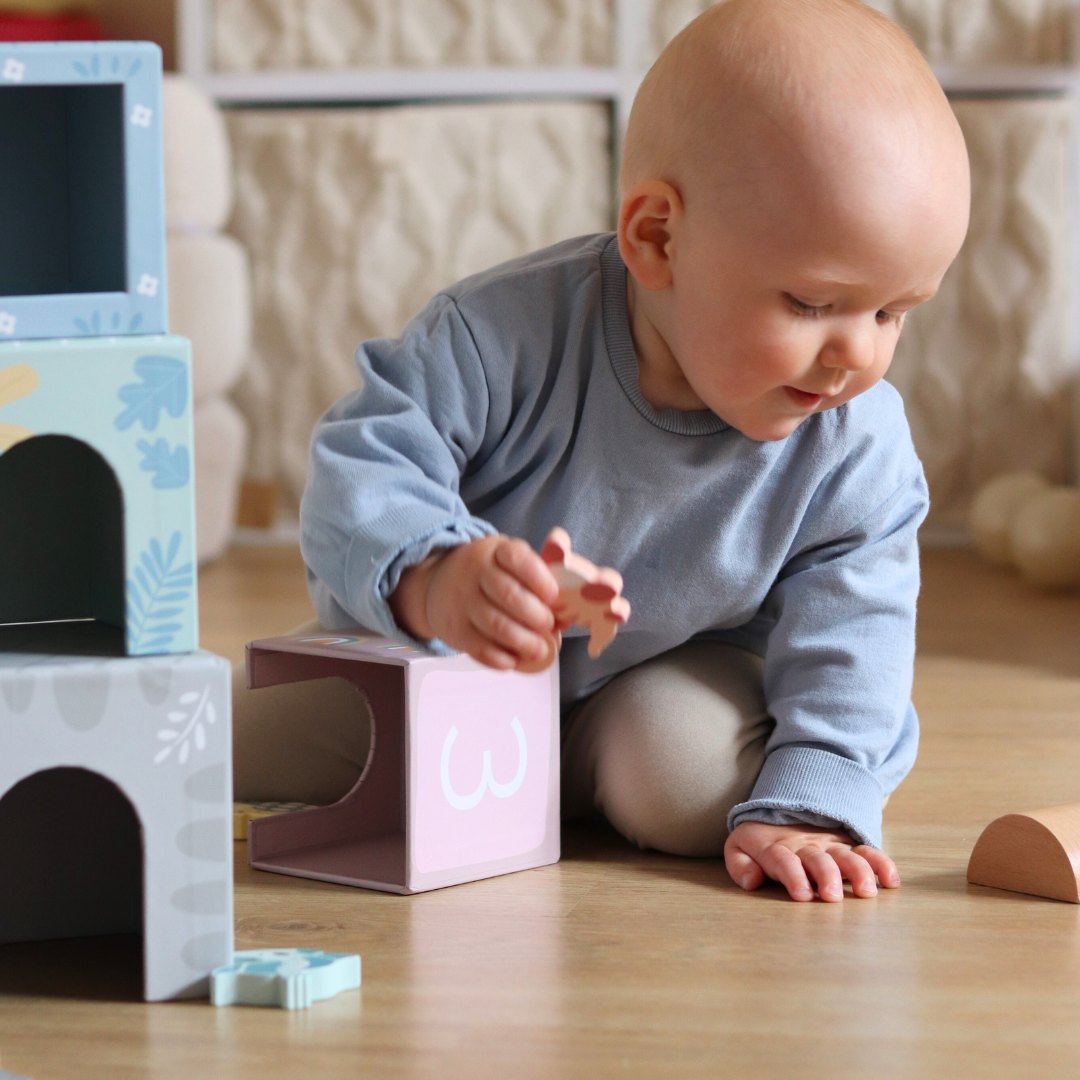 Torony szortírozó figurákkal Dinoszauruszok